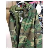 US MILITARY ISSUED COLD WEATHER PARKA SIZE MEDIUM