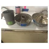 Sifter, 2 Bundt Pans