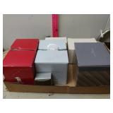 Mig Holder, Figurines