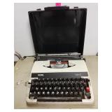 Royal Safari II Typewriter In Case