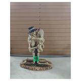 Metal Embracing Skeleton Figurines