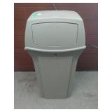 Rubbermaid Outdoor Plastic Trash Can