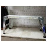Metal Platform Stand