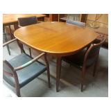 Table With 4 Chairs And Table Cover