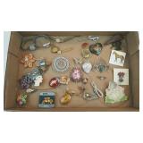 Lot of costume jewelry, look at pics