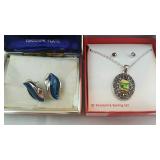 Small lot of costume jewelry, look @ pics