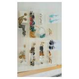 Lot of costume jewelry, mostly earrings and