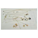 Lot of jewelry, look @ pics