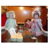 Lot of small dolls, look @ pics
