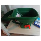Scotts Handy Green II Hand Spreader