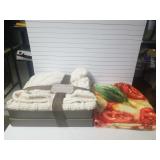 Berkshire Reversible Throw Blanket, Round Pizza