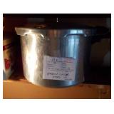 Presto Pressure Cooker w/weight