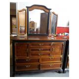Broyhill Dresser w/ mirror