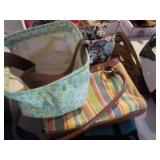 Box lot 5 purses