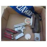 Box lot, Knives, Lighter, bracelet, etc. (11 pcs)