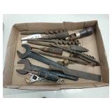 Box lot of miscellaneous tools