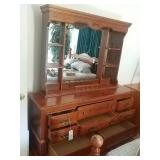 Broyhill 8 drawer wood dresser w/ mirror. 158a-