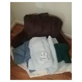 Miscellaneous linen and resting pillow