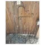 4 Metal basket hangers