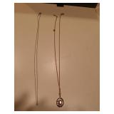 Lot of necklace with pendant and plain chain