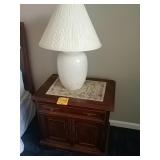 End table w/ lamp