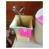 Vade with shoe stretchers