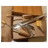 Shoe stretchers and show horn