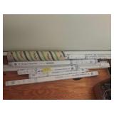 Fluorescent light bulbs.