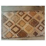 Diamond area rug 33x52