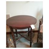 Round table   29" tall and 28 " round
