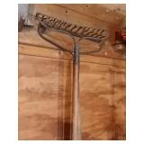 2 metal rakes