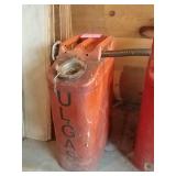 Metal gas can