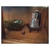 Glassware and decor. 7 pieces. (Bottom shelf)