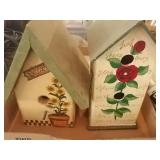 2 bird houses