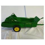 1/8 John Deere manure spreader with box