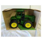 1/16 John Deere 4 wheel drive tractor in box