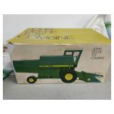 1/24 John Deere 6600 combine with plastic combine