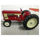 1/16 Farmall 404 row crop tractor