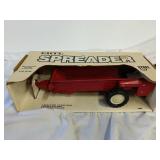 1/16 ERTL spreader