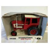 1/16 international Farmall 1568 V8 tractor