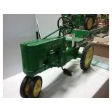 Pedal tractor small 60 John Deere  130