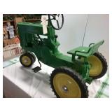 John Deere Pedal tractor 130