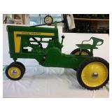 John Deere  620 pedal tractor