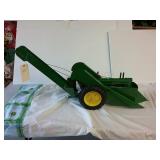 John Deere model  B  with corn picker  1/8 scale