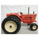 ALLIS-Chalmers D-21 Tractor   scale 1/16  with