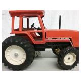 8010   ALLIS - CHALMERS  TRACTOR  SCALE  1/16