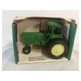 John Deere "Sound-Idea" tractor. 1:32 scale