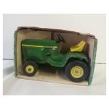 John Deere lawn and garden tractor. 1:16 scale