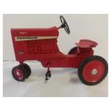 International Farmal 1026. Petal tractor 1:64