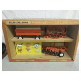 1/16 Allis Chalmers Farm set with Deluxe Barn